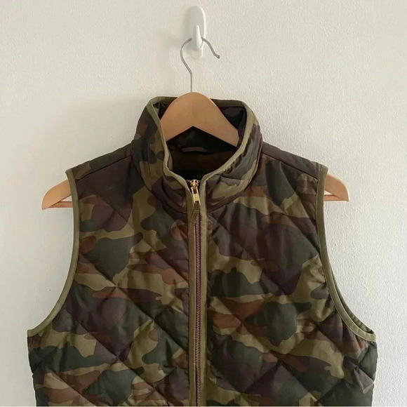 J. Crew Excursion Quilted Down Camo Vest Sz M - Picture 3 of 8